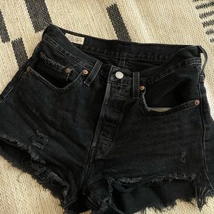 Size 26 Black Levi 501 shorts